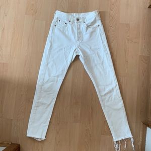 Levi’s White Straight size 24